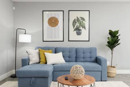 Bright New 1 Bedroom Private Secondary Basement Suite นอร์ทแวนคูเวอร์ ภายนอก รูปภาพ